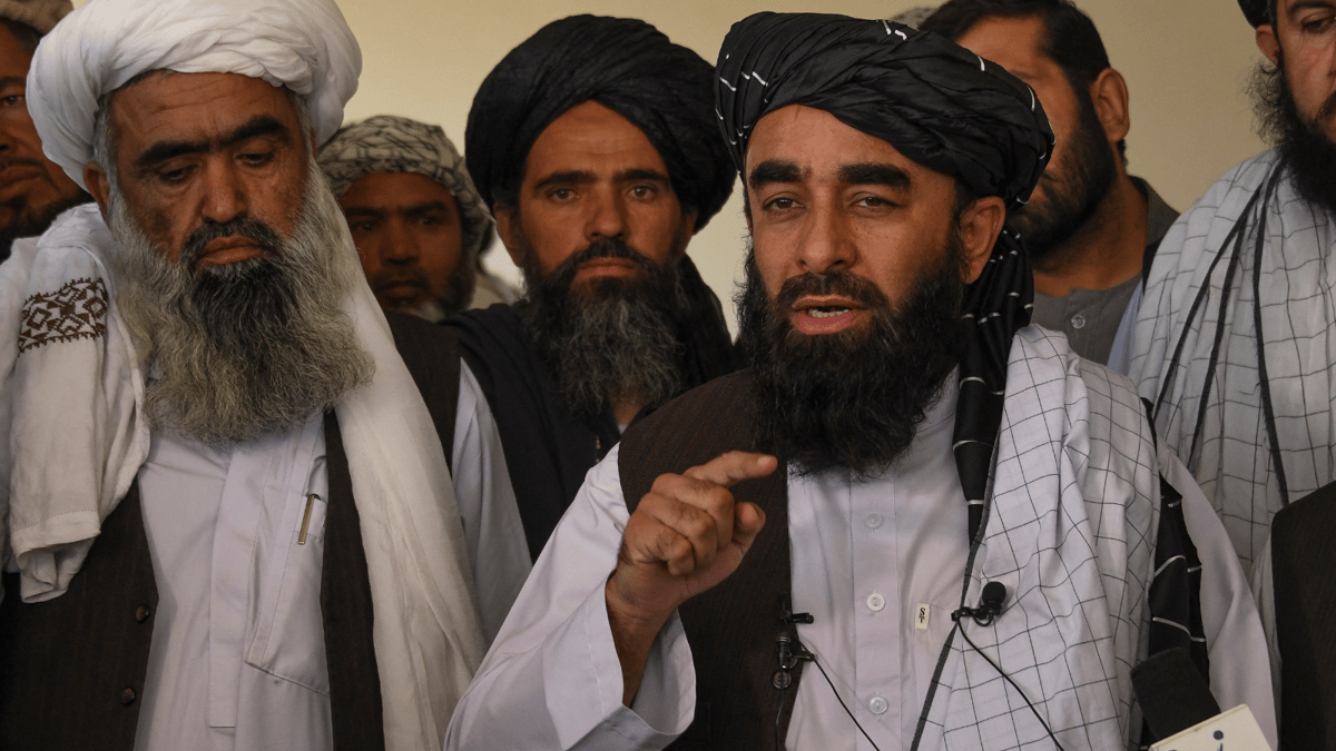 "طالبان" ترد على ترامب: لم نبِع الأسلحة التي تركها الأمريكيون