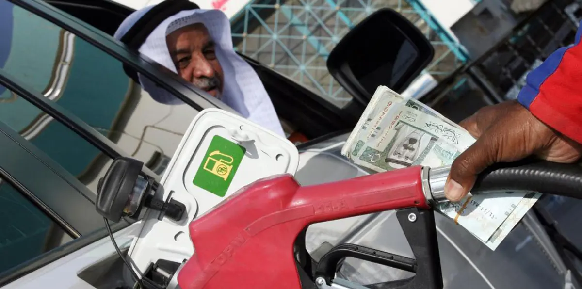 السعودية تطبق ضريبة القيمة المضافة على البنزين يناير المقبل