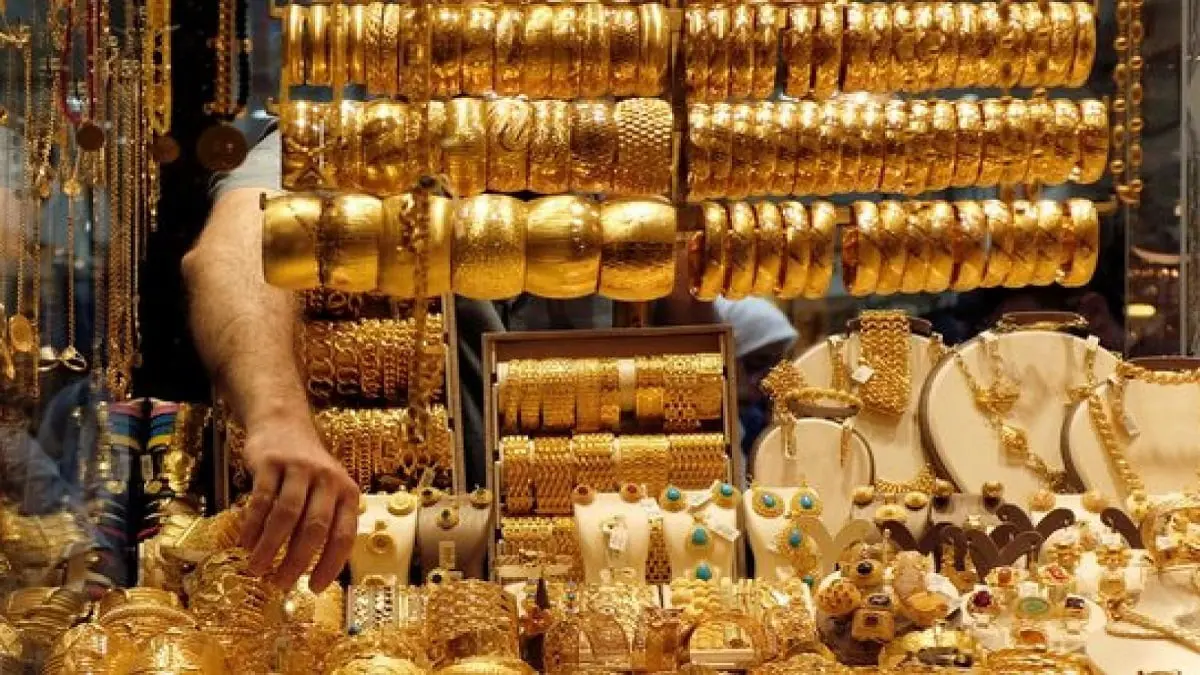 الذهب يتحرك في نطاق محدود وسط آمال لقاح كورونا