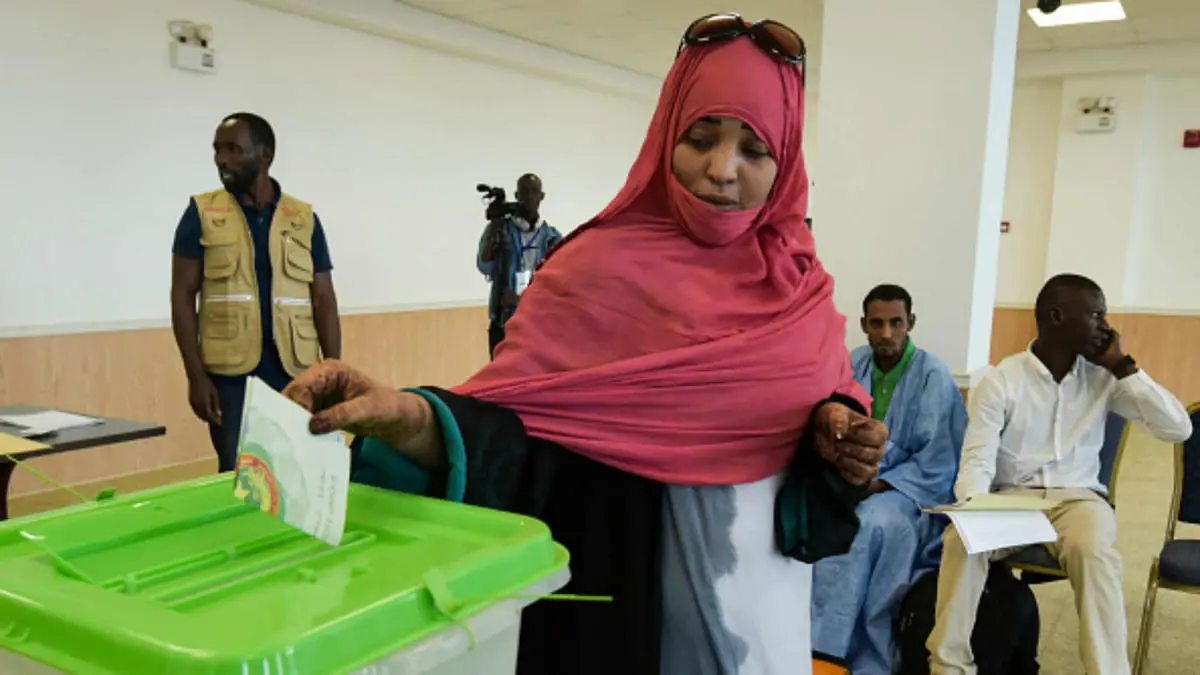  ما دلالات حل أحزاب سياسية عريقة في موريتانيا؟ 