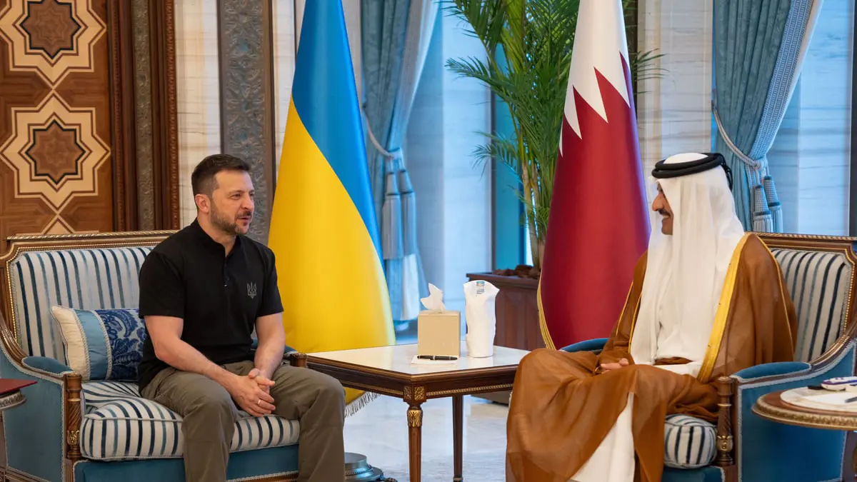 زيلينسكي يناقش مع أمير قطر سبل إنهاء الحرب في أوكرانيا