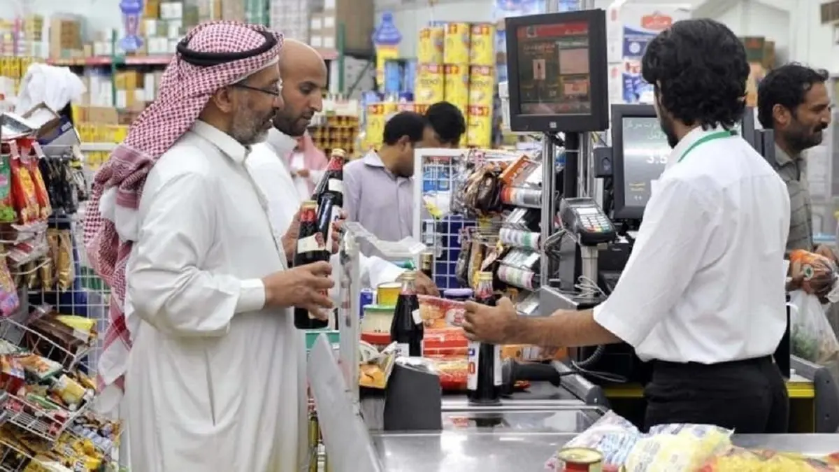 هل تتغير عادات السعوديين الشرائية بعد رفع قيمة الضريبة المضافة إلى 15%؟