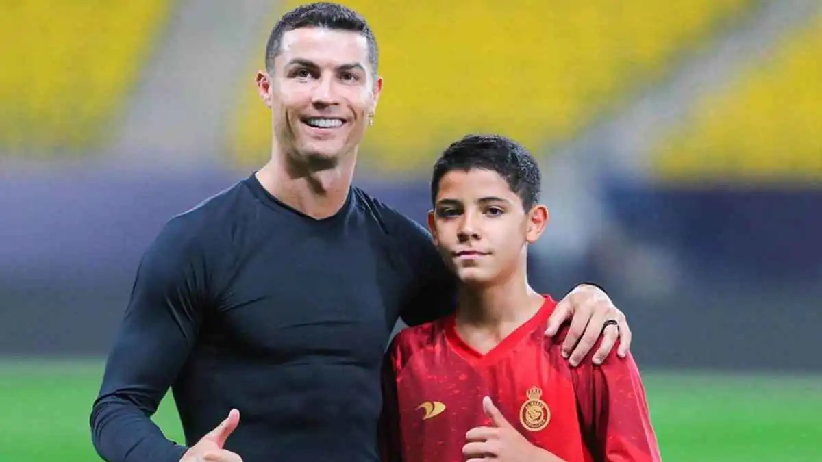 هل يشارك كريستيانو رونالدو ونجله في كأس العالم 2030؟