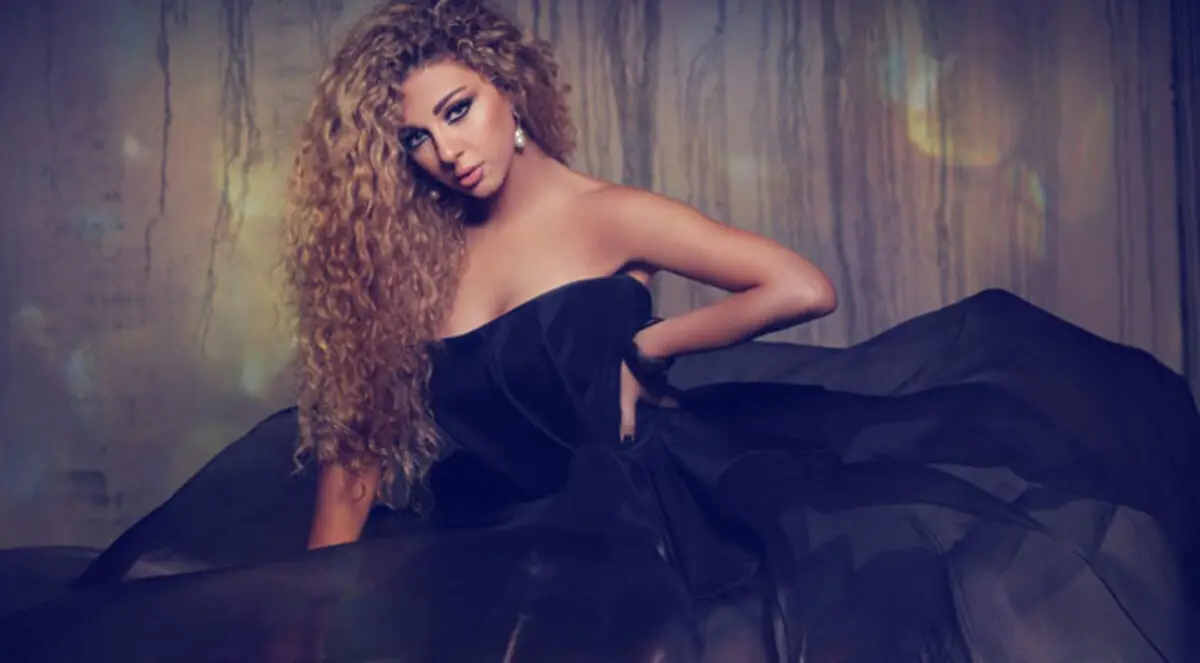 فيديو.. ميريام فارس تتفاخر بتسبيح شاب على رقصها