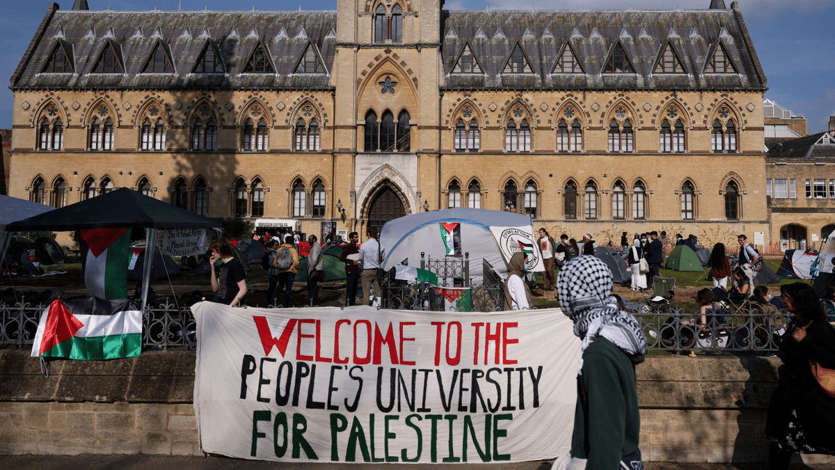 أكاديميون في "أكسفورد" يطالبون بتدريس طلبة غزة "عن بعد"