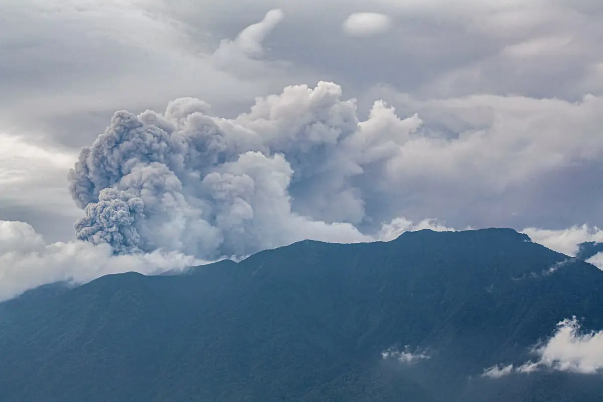 
11 قتيلا جراء ثوران بركان في إندونيسيا 