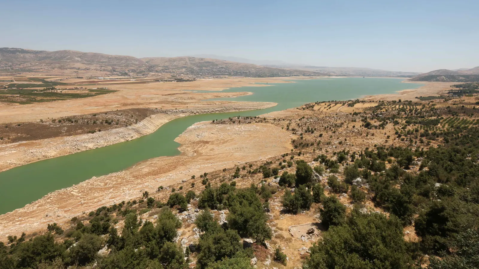 جفاف غير مسبوق في لبنان ومنسوب نهر الليطاني ينهار (صور)