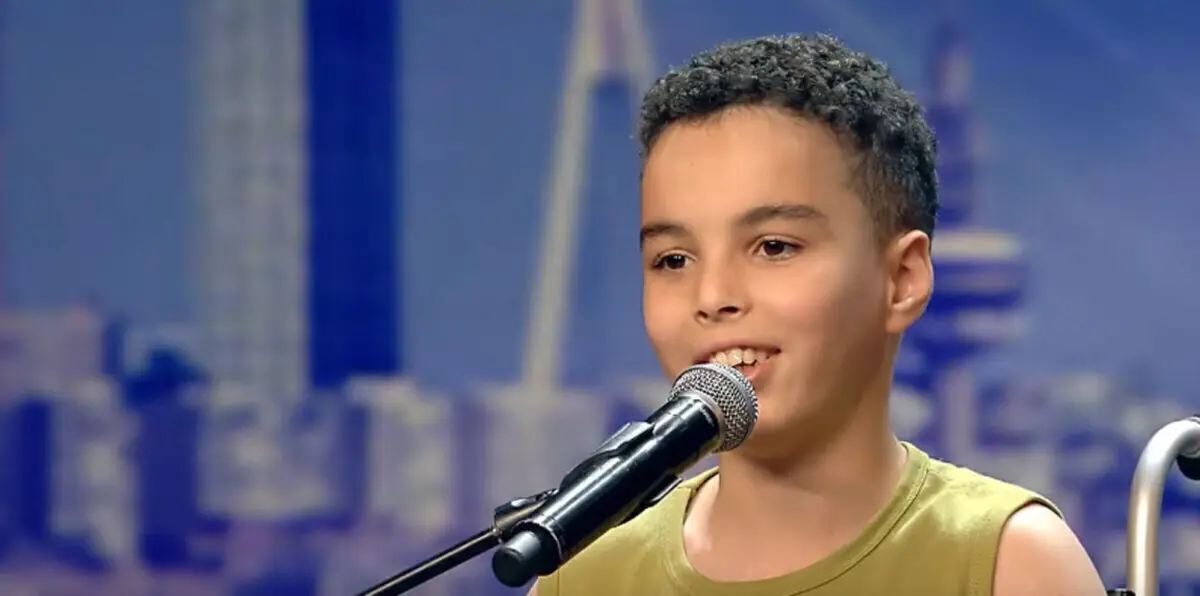 طفل مغربي مقعد يبهر لجنة التحكيم برقصة مثيرة (فيديو)