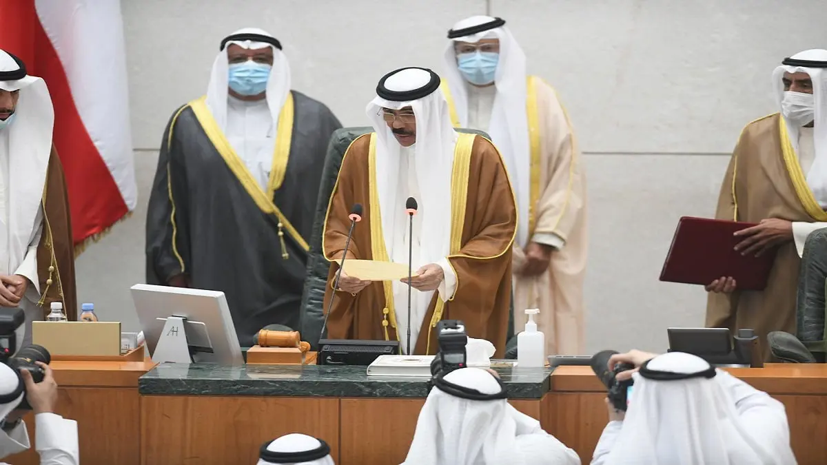 رويترز: "قانون الدين" أول اختبار اقتصادي لأمير الكويت الجديد