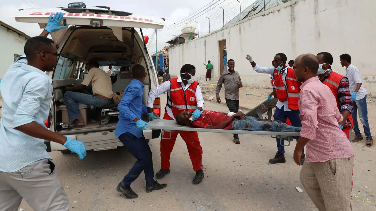 100 قتيل حصيلة انفجار سيارتين ملغومتين في العاصمة الصومالية


