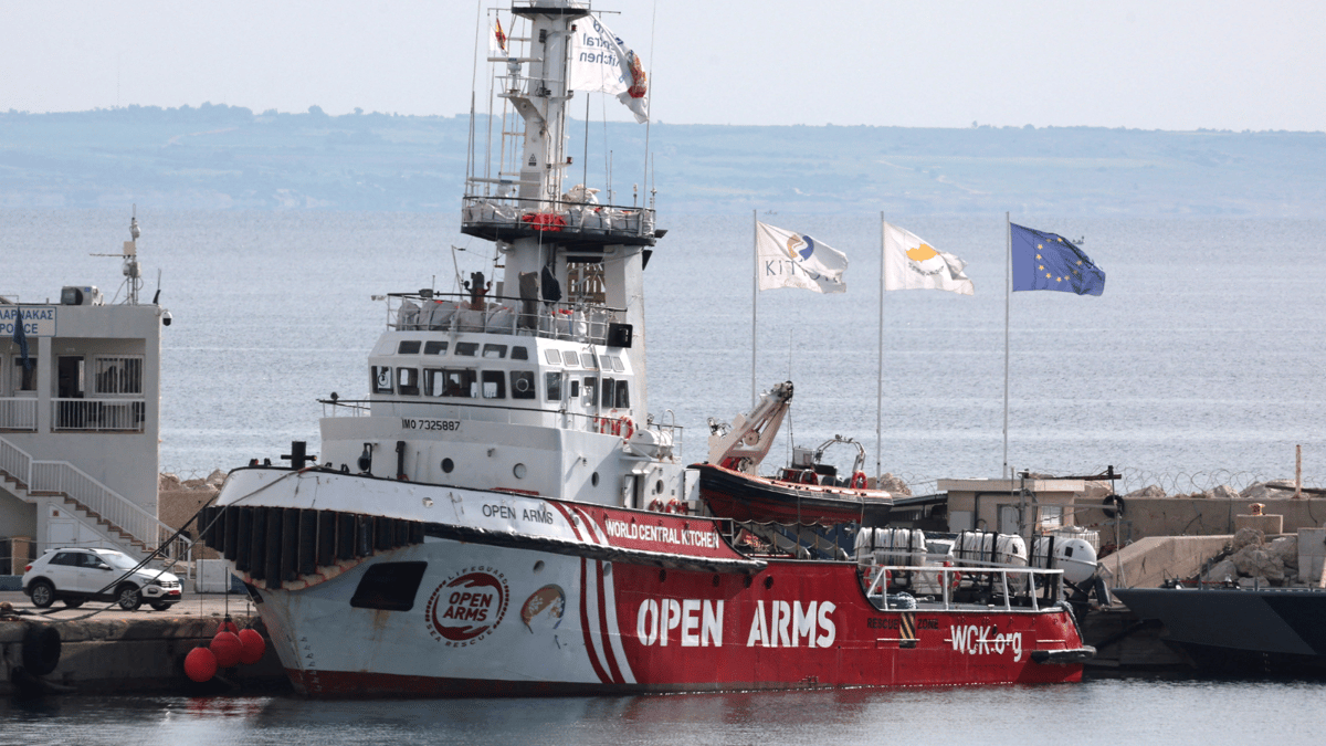 أول سفينة تحمل مساعدات إنسانية إلى غزة تنطلق من قبرص