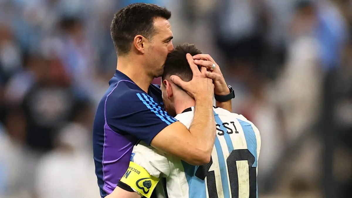 سكالوني: ميسي يمكنه لعب كأس العالم 2026
