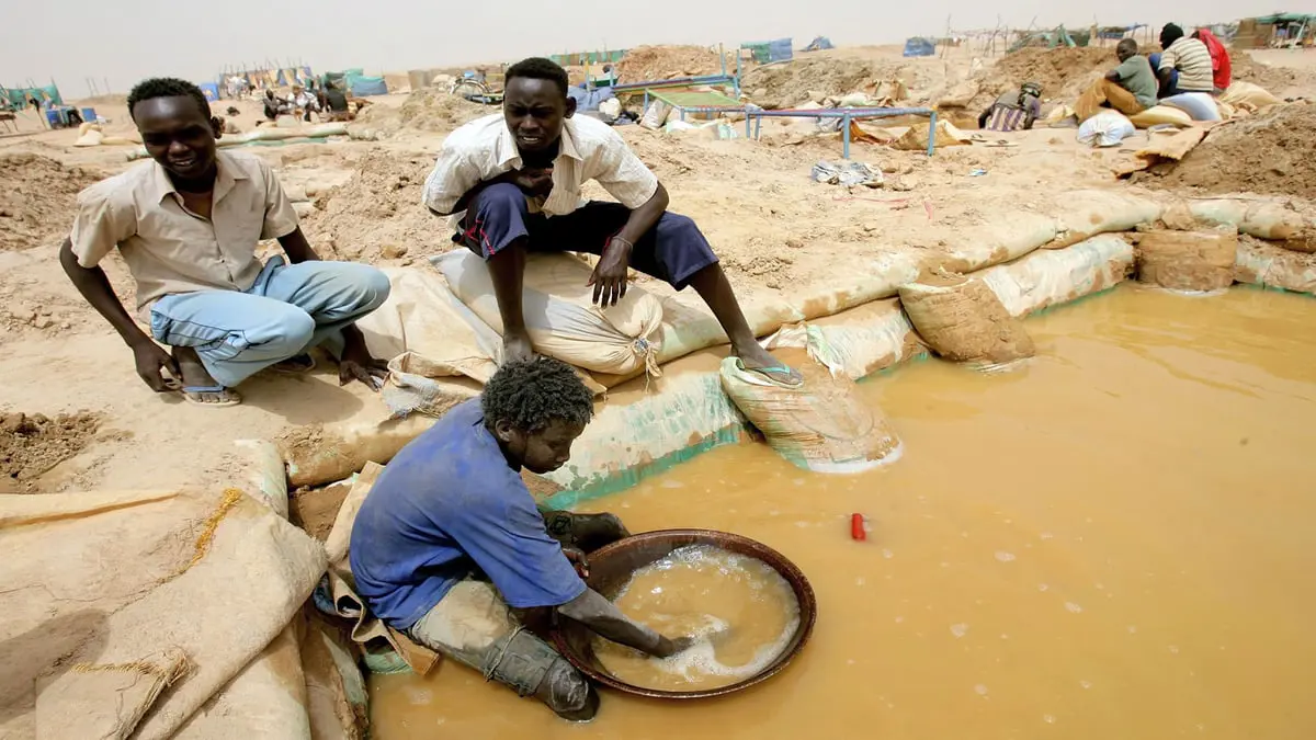 السودان.. مصرع 3 باحثين عن الذهب في انهيار منجم