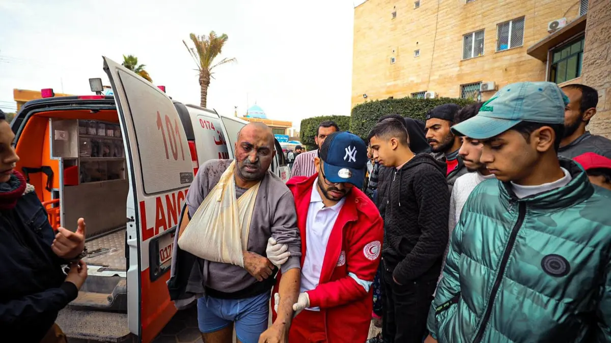 الجيش الإسرائيلي يحاصر مستشفى الأمل ويقتل 3 نازحين