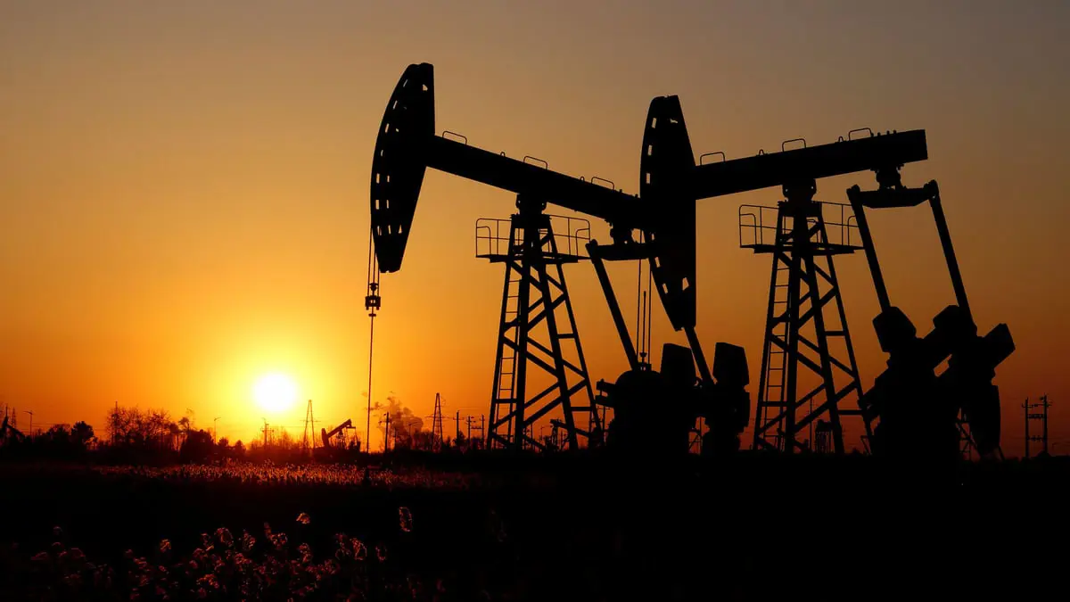 تراجع أسعار النفط مع انحسار مخاوف الشرق الأوسط 