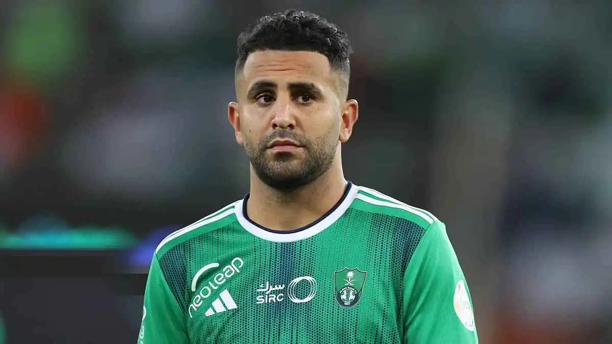 لتحقيق حلم قديم.. رياض محرز يفتح باب مغادرة الأهلي السعودي