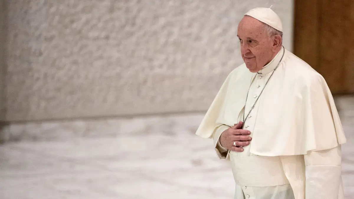 الفاتيكان يستدعي أطباء "أتلتيكو مدريد" لعلاج البابا فرنسيس 