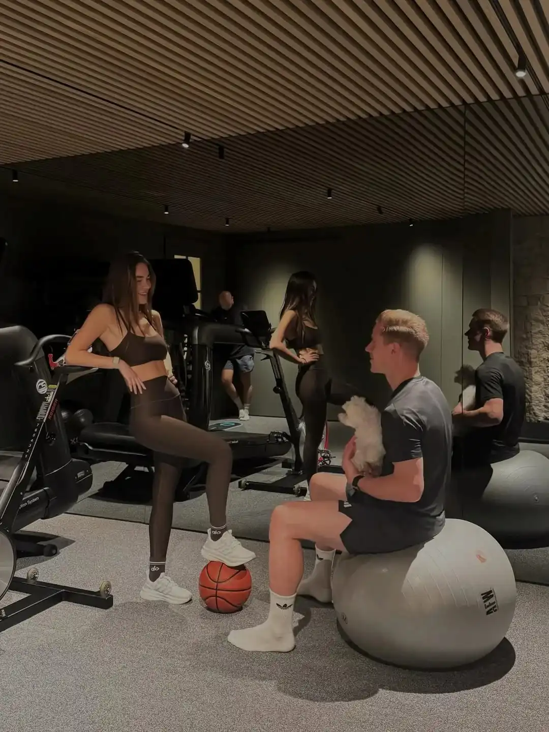 شتيغن وصديقته