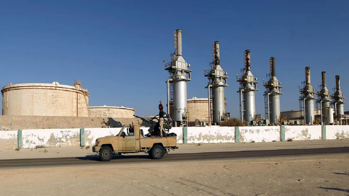 الجيش الليبي يدعو لاستئناف الإنتاج بحقل "الشرارة" النفطي