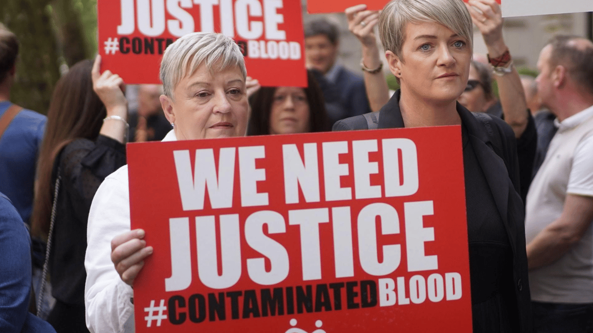 تقرير يتهم بريطانيا بالتستر على "فضيحة الدم الملوث"