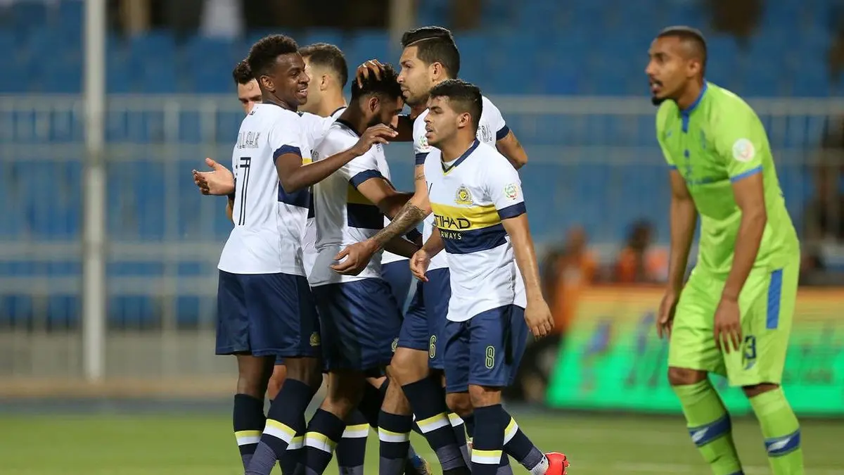 نادي النصر يكتسح الفتح وينتزع صدارة ترتيب الدوري السعودي من الهلال (فيديو)