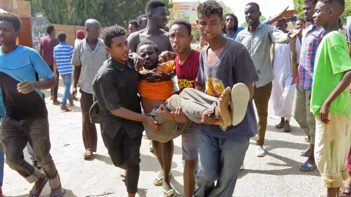 السودان.. التحقيق مع ضابط شرطة بتهمة قتل متظاهر (فيديو)
