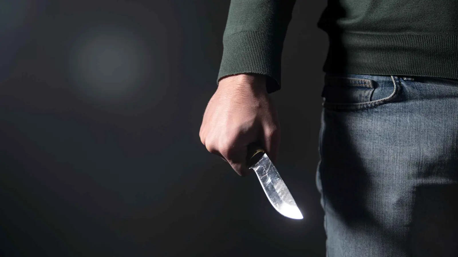 خلاف عائلي يتحول إلى جريمة قتل مروعة في القاهرة