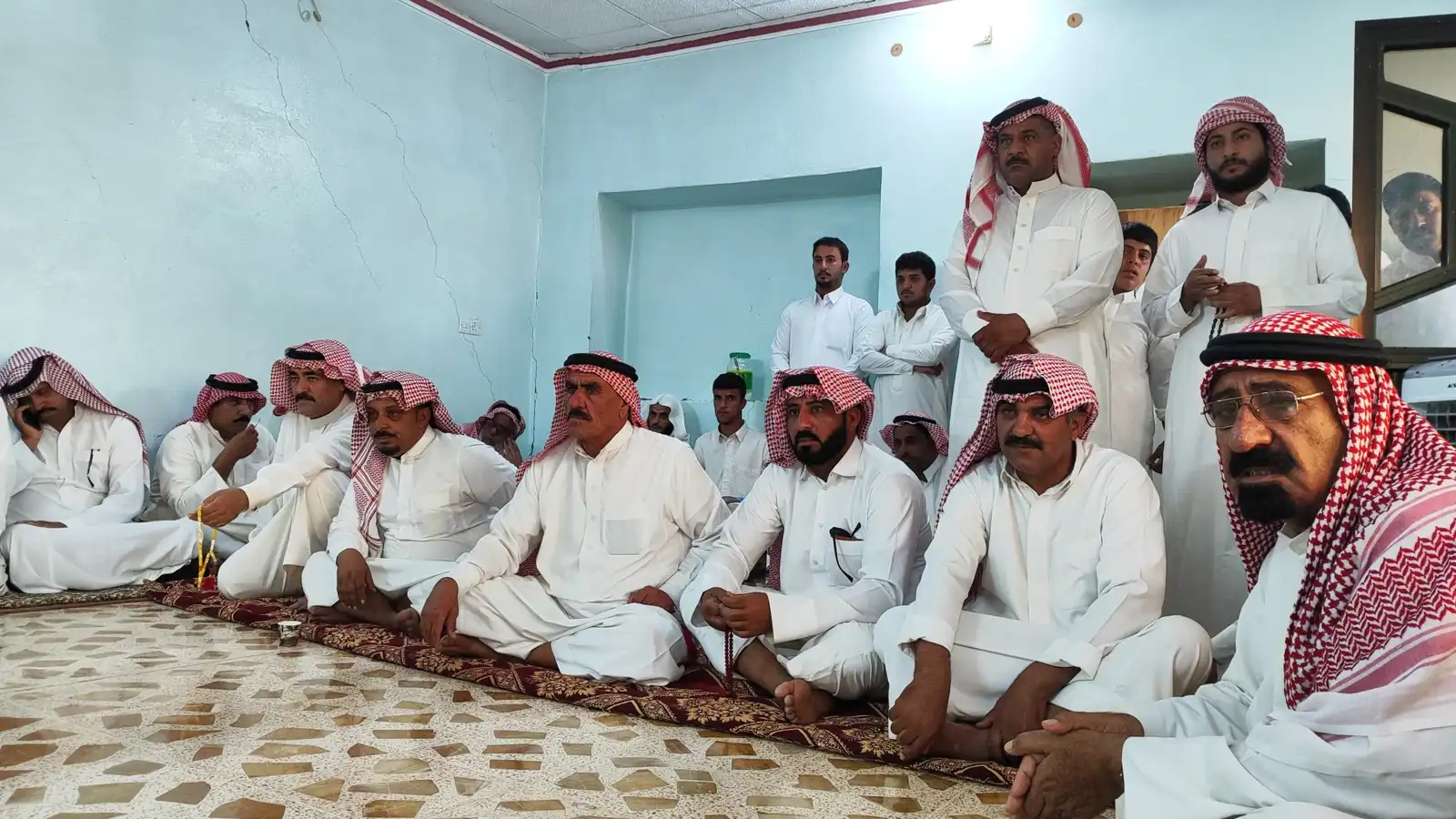 من اجتماع الصلح بين قبيلة الفتاة وقبيلة الدكتور
