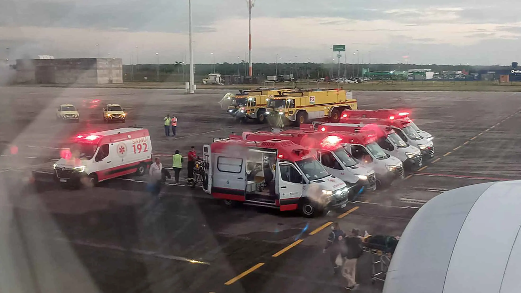 إصابة 30 مسافراً على متن طائرة جرّاء مطبات هوائية شديدة (فيديو)
