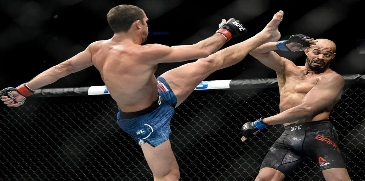 تورّم قدم "روكهولد" نجم (UFC) بعد فوزه على ديفيد برانش (صور)