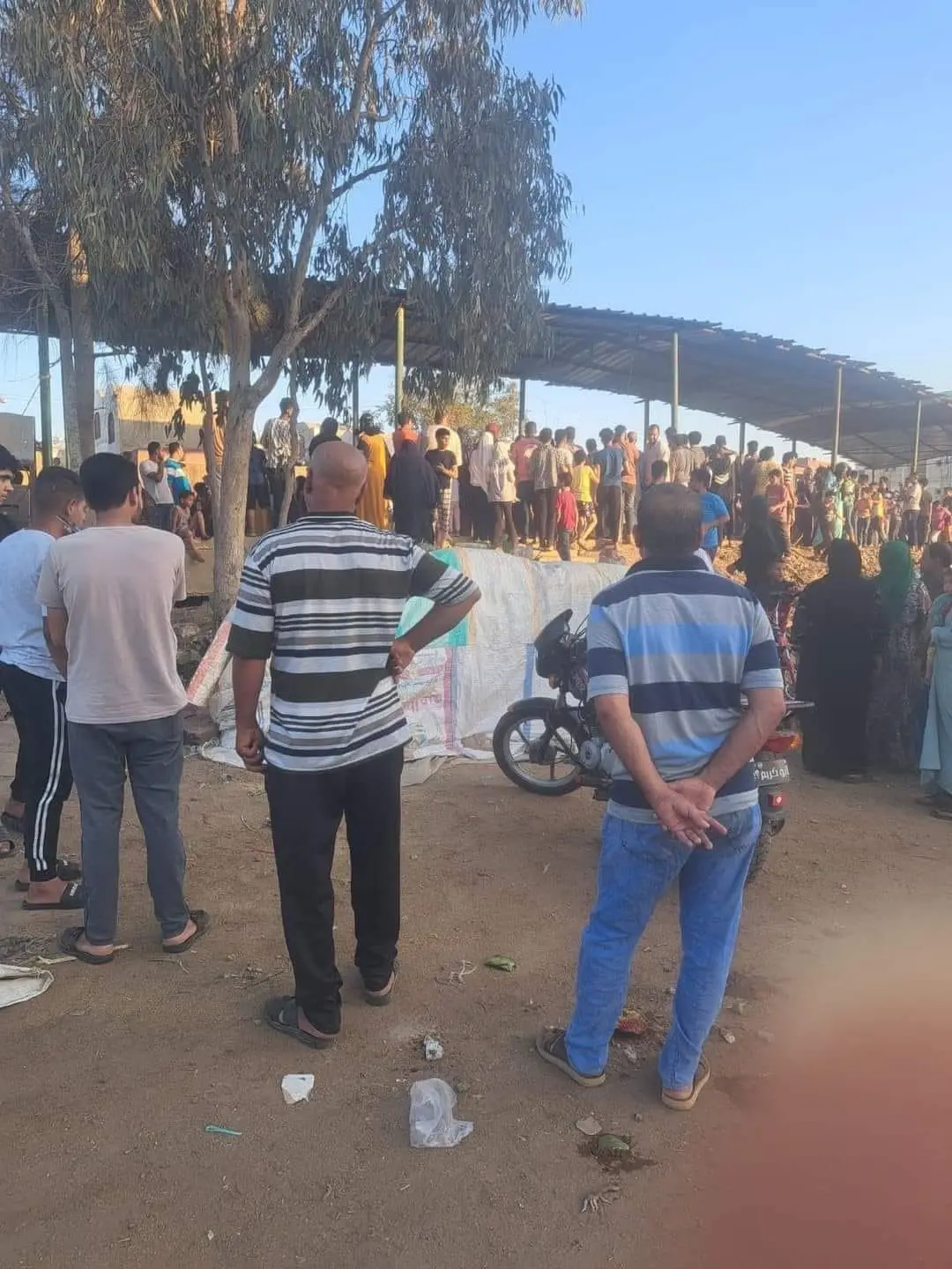 من أمام مقبرة حمد رفعت