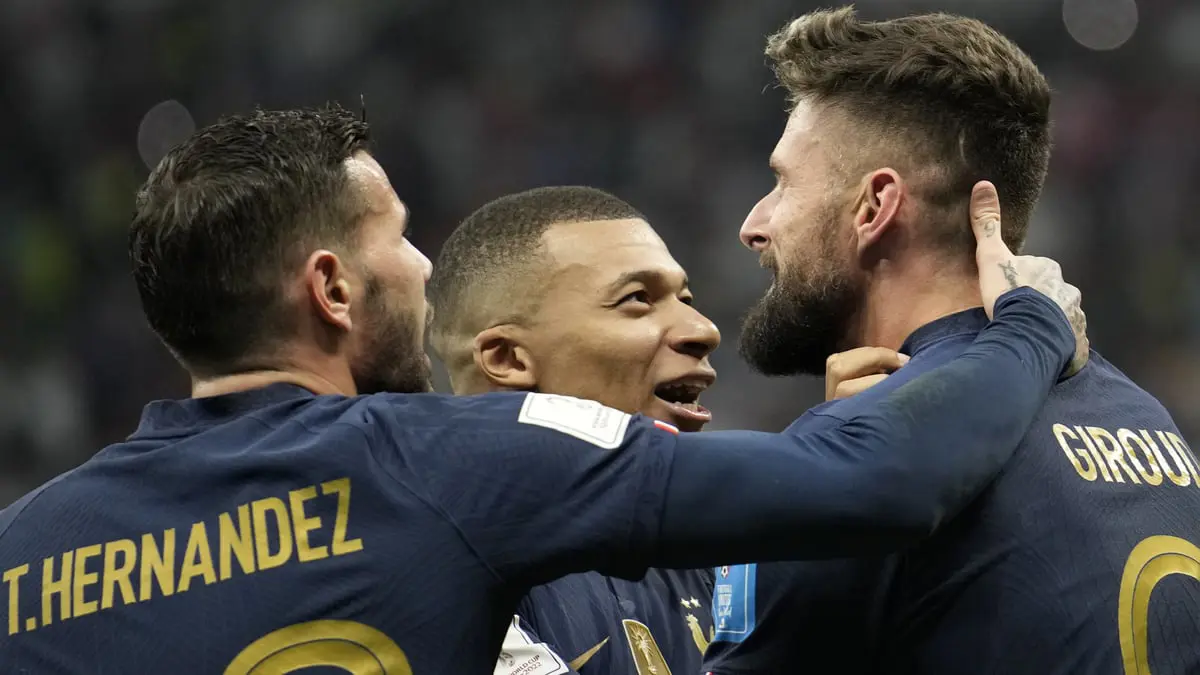 جيرو يتقمص "دور الأب" في منتخب فرنسا 