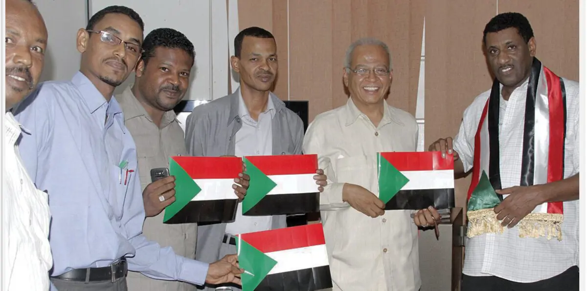 وفاة مصمم علم السودان عن عمر يناهز 73 عامًا