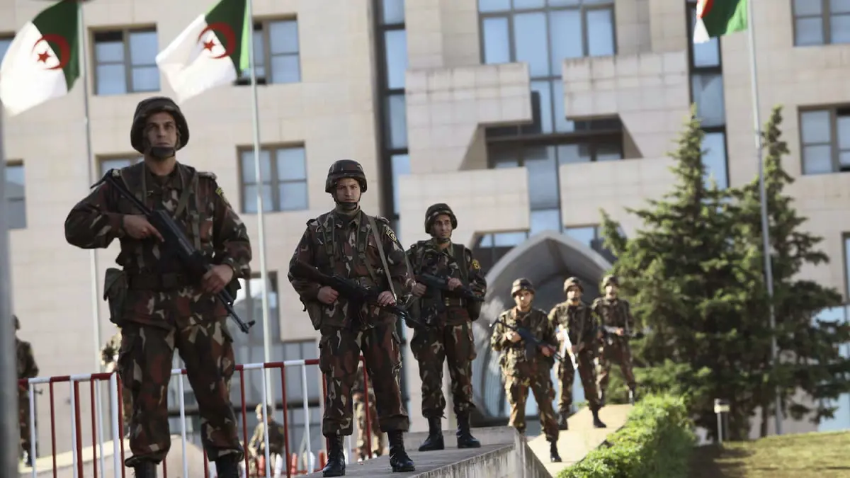 تقرير: الجيش الجزائري عزز قدراته بـ"نظام معقد" استعدادا لحرب إلكترونية محتملة