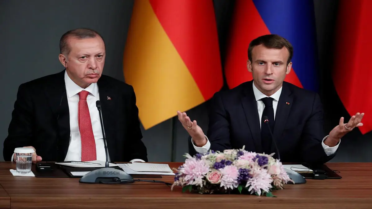 ماكرون يدعو أردوغان إلى الالتزام بوقف التصعيد في المتوسط