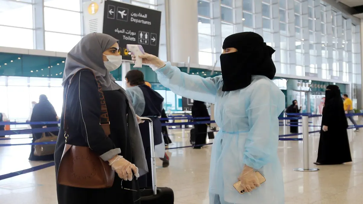 السعودية تطلب من شركات الطيران تسجيل بيانات تطعيم المسافرين