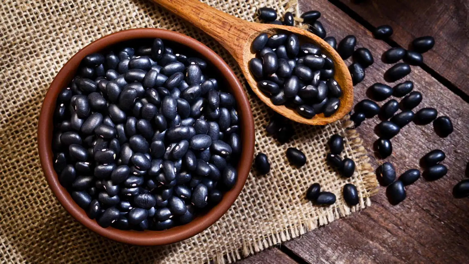 أهمها الفاصوليا السوداء.. أطعمة تساعد في علاج مقاومة الأنسولين