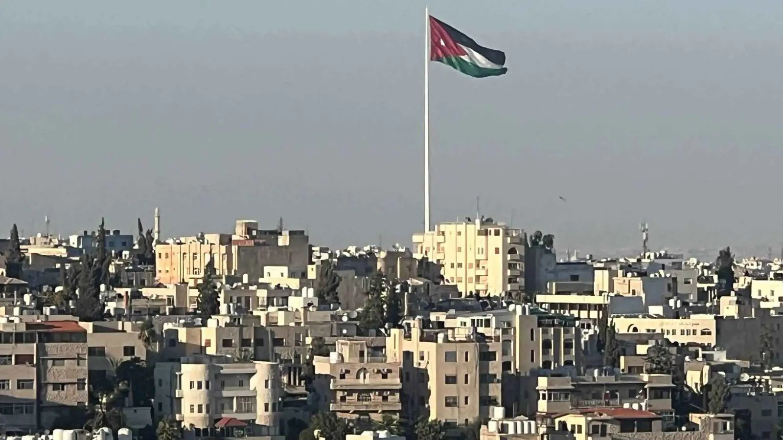 الأردن يُعد مراكز إيواء ويدعو للاحتماء داخل المنازل "في الوقت الراهن"