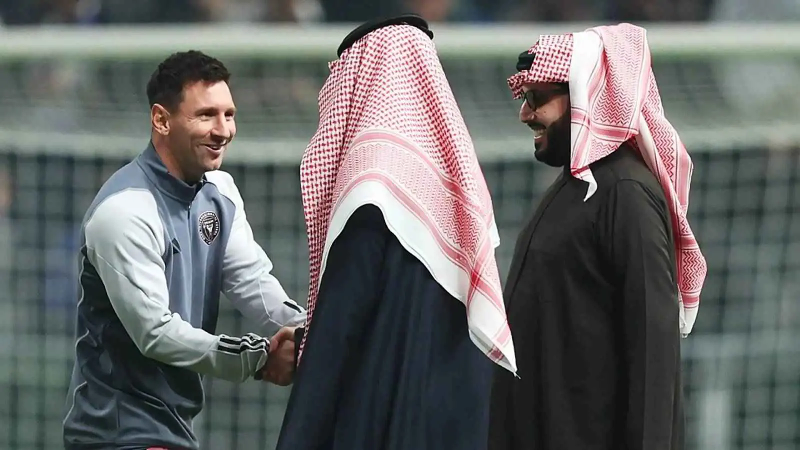 أسطورة الهلال يثير جدلا بصورة تركي آل الشيخ وميسي (شاهد)