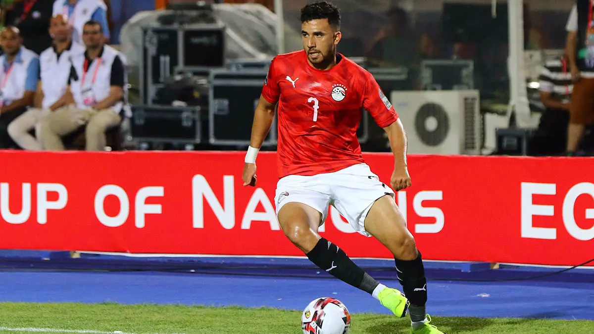 محمود "تريزيغيه" يوقع على عقود انضمامه لأستون فيلا الإنجليزي
