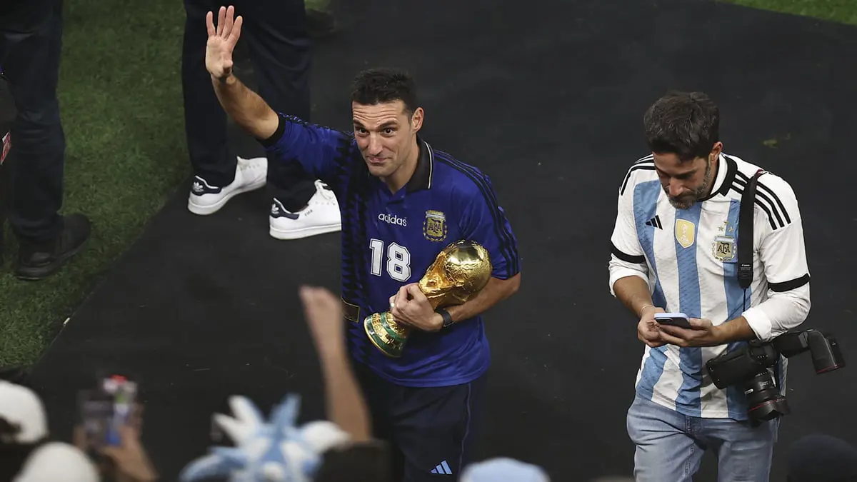 بعد التتويج بمونديال قطر.. تمديد عقد ليونيل سكالوني مع منتخب الأرجنتين حتى 2026