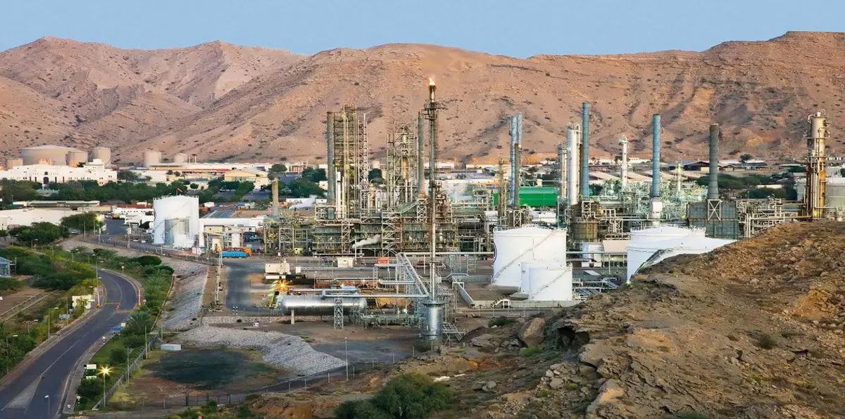 عُمان توقع اتفاقيات مع 3 شركات نفط عالمية لتطوير قطاع الطاقة‎