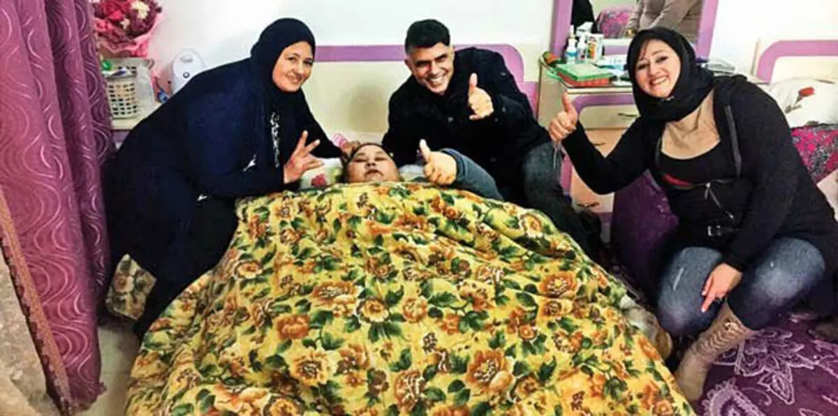 الفتاة المصرية الأسمن في العالم تصل الهند لبدء العلاج (فيديو وصور)
