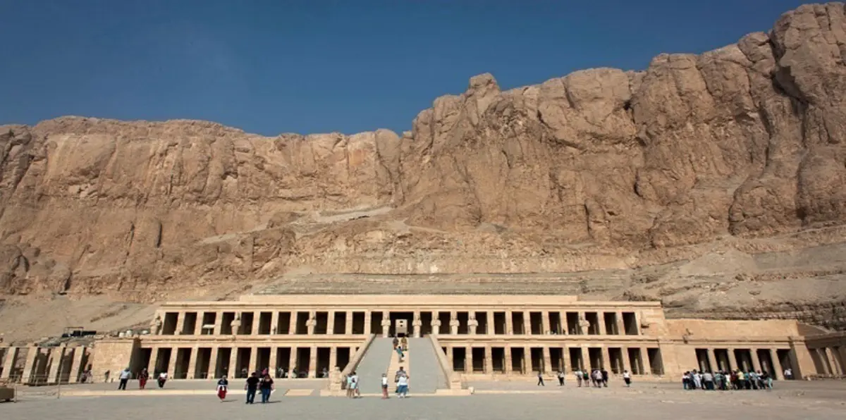رفع رسوم الدخول لمصر.. بين ضرب السياحة وحاجة الاقتصاد