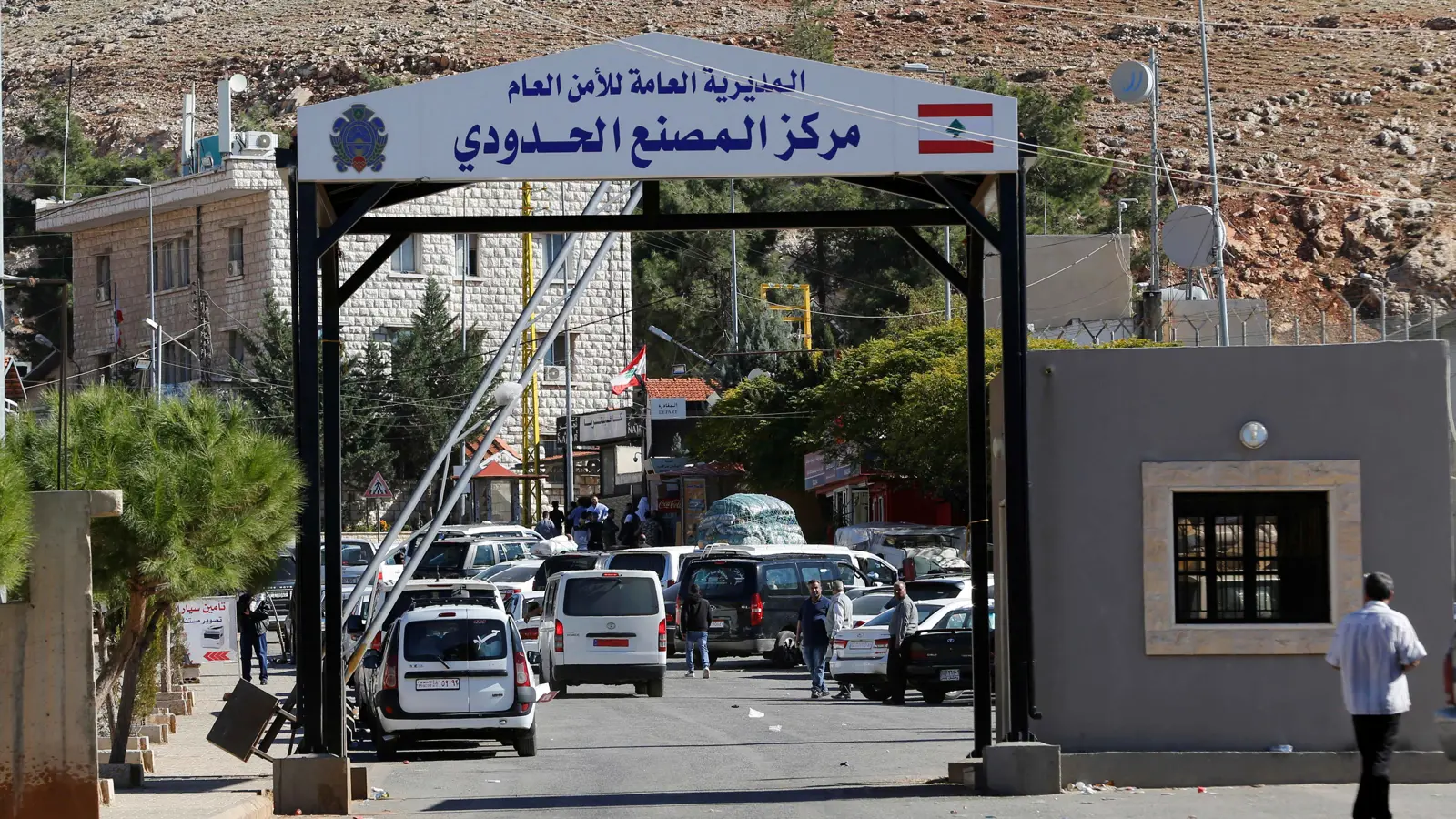 بعد تهريب مطلوبين سوريين.. "حزب الله" يضع لبنان في "مرمى العقوبات"