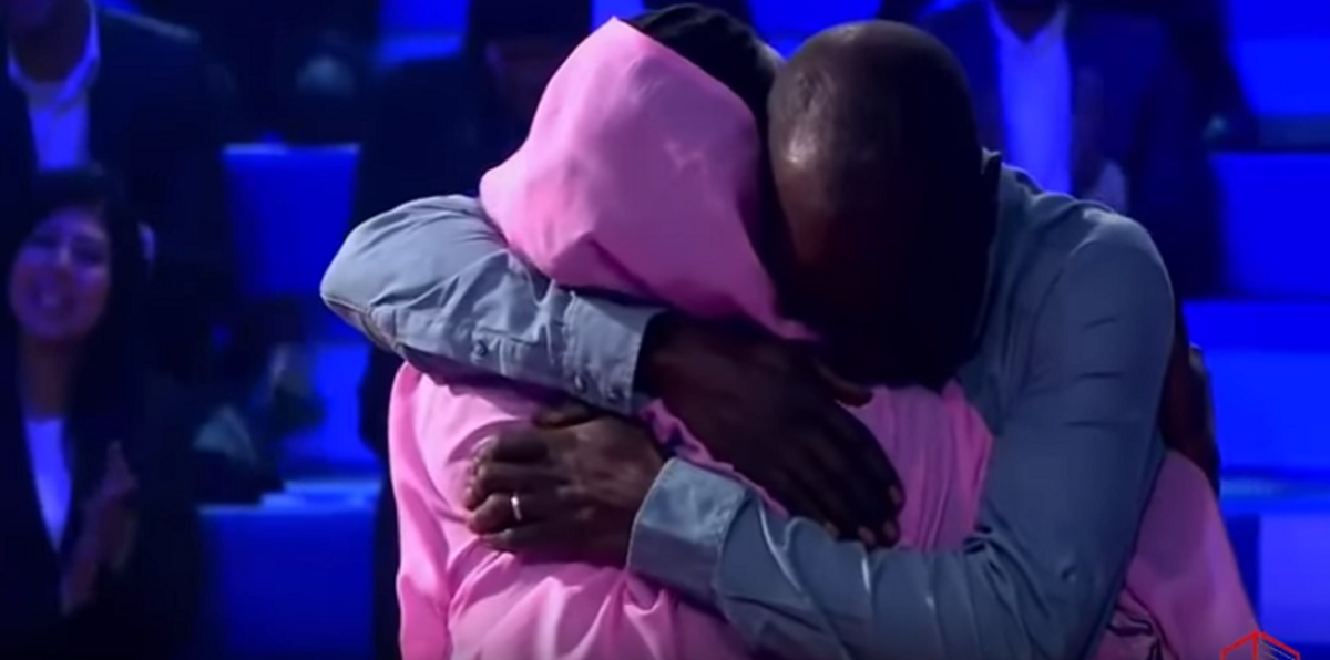 بالفيديو.. سودانية تشكو خيانة زوجها لها مع جارتها المصرية