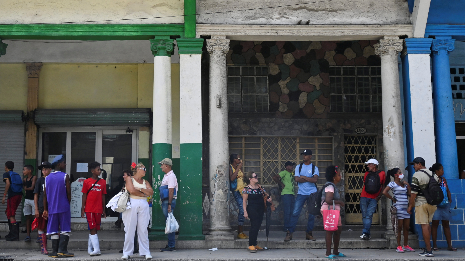 "لوفيغارو": كوبا تفتقر إلى كل شيء بسب الحظر الأمريكي