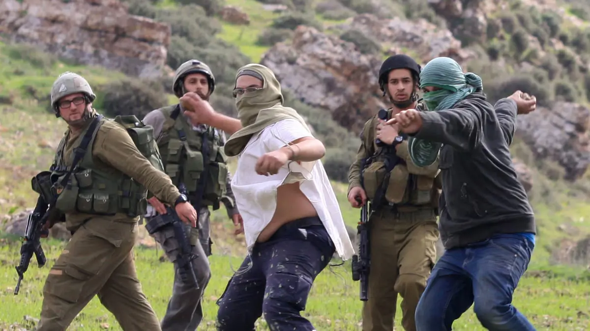 الحكومة الفلسطينية تكشف عن تعرض رئيسها لهجوم من المستوطنين