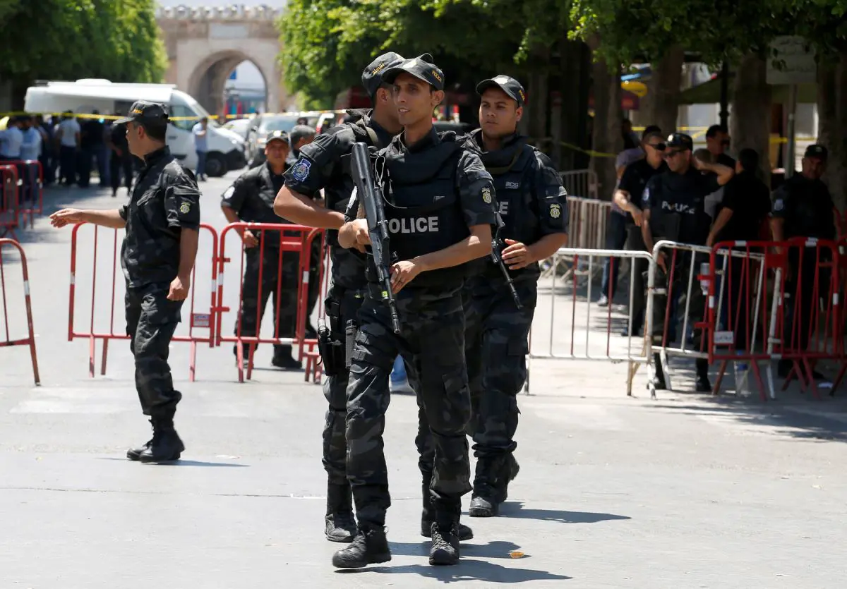 نائب بحريني يروي تفاصيل نجاته مع زميله من التفجير الإرهابي في تونس (صور)