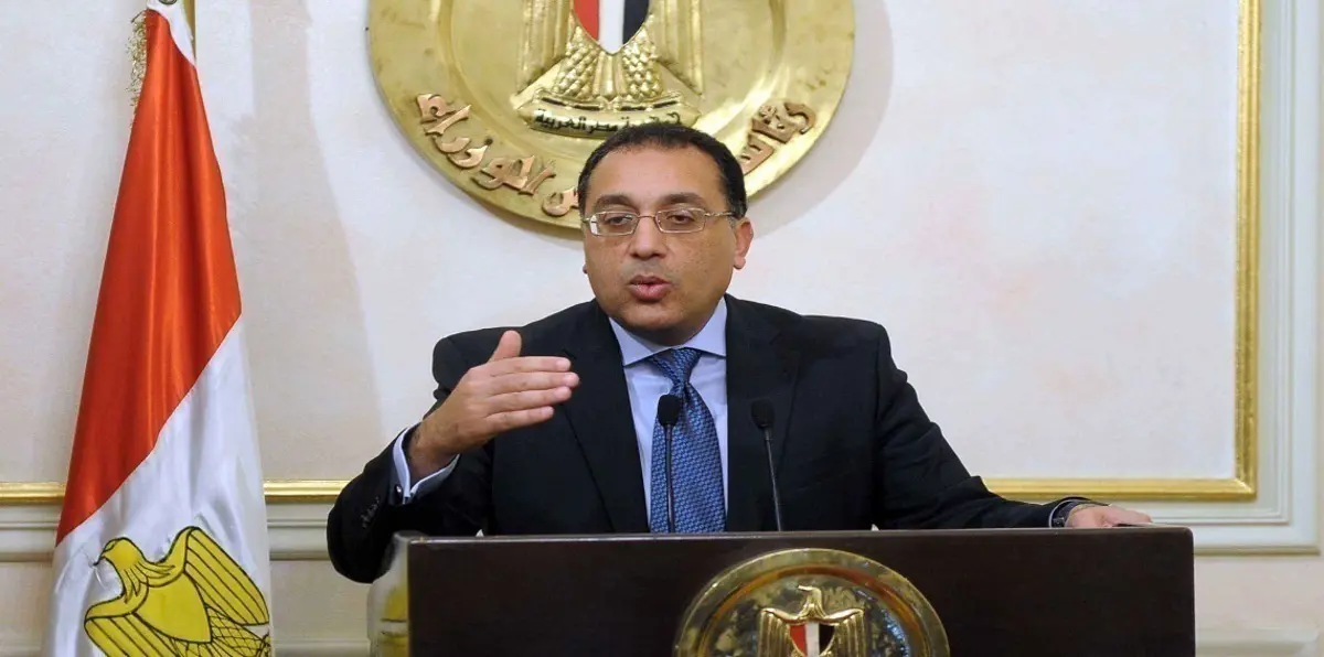 قرار قضائي بسجن وزير الإسكان المصري وعزله من وظيفته